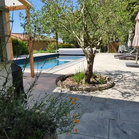 Les Piquets Pool-house *